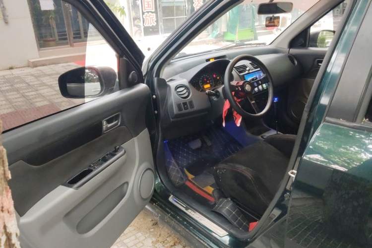 Used Suzuki Swift 2016 1.5L Automatic Fashionable Coolplay Edition Driver Seat