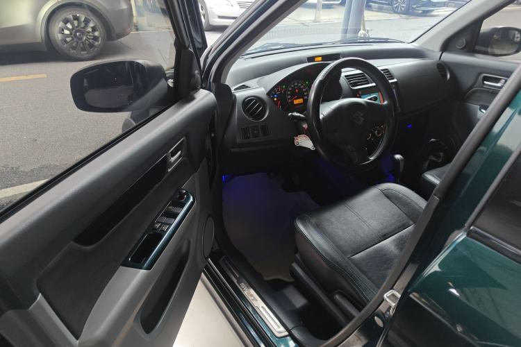 Used Suzuki Swift 2016 1.5L Automatic Fashionable Coolplay Edition Driver Seat