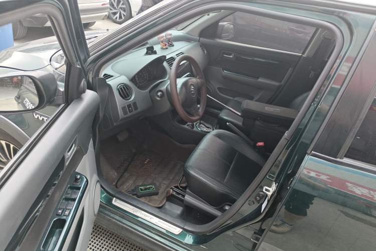 Used Suzuki Swift 2016 1.5L Automatic Fashionable Coolplay Edition Driver Seat