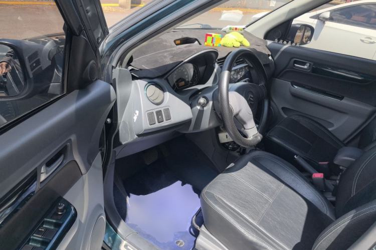 Used Suzuki Swift 2016 1.5L Automatic Fashionable Coolplay Edition Driver Seat
