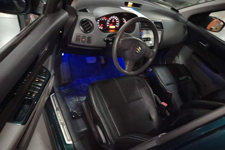 Used Suzuki Swift 2016 1.5L Automatic Fashionable Coolplay Edition Driver Seat