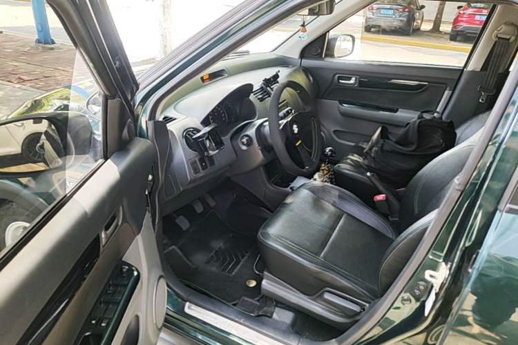 Used Suzuki Swift 2016 1.5L Manual Fashion Edition Cool Play Version Driver Seat