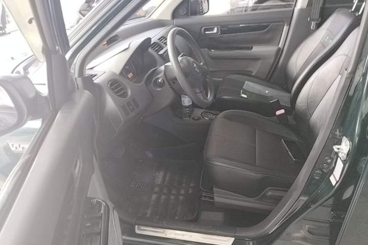 Used Suzuki Swift 2016 1.5L Automatic Fashionable Coolplay Edition Driver Seat