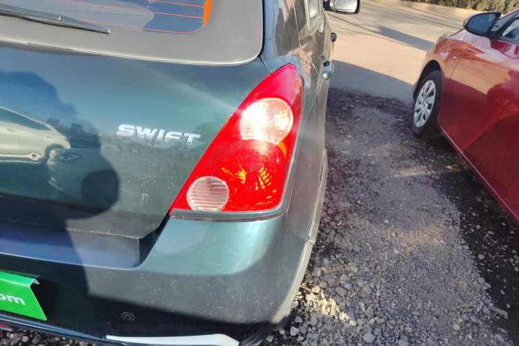 Used Suzuki Swift 2016 1.5L Automatic Fashionable Coolplay Edition Exterior 2