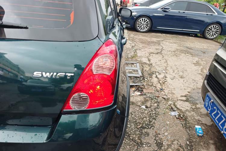 Used Suzuki Swift 2016 1.5L Automatic Fashionable Coolplay Edition Exterior 3