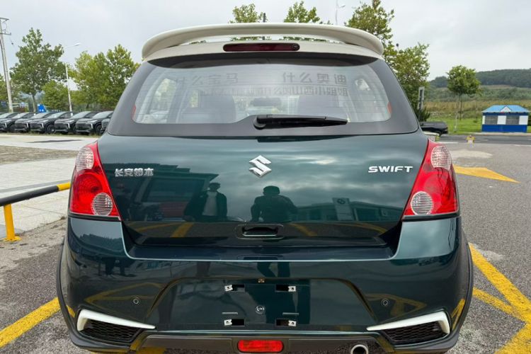 Used Suzuki Swift 2016 1.5L Automatic Fashionable Coolplay Edition Exterior 4