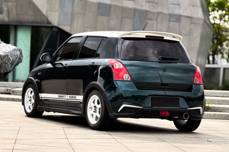 Used Suzuki Swift 2016 1.5L Manual Fashion Edition Cool Play Version Exterior 4
