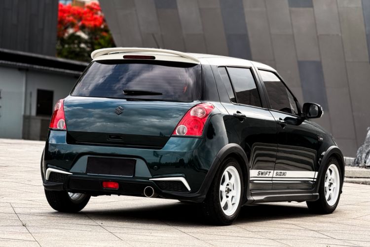 Used Suzuki Swift 2016 1.5L Manual Fashion Edition Cool Play Version Exterior 5