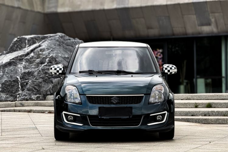 Used Suzuki Swift 2016 1.5L Manual Fashion Edition Cool Play Version Exterior 9