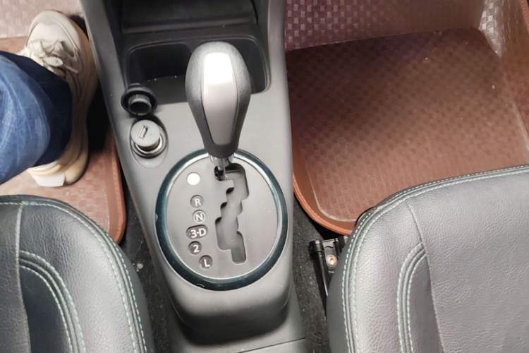 Used Suzuki Swift 2016 1.5L Automatic Fashionable Coolplay Edition Gear Lever