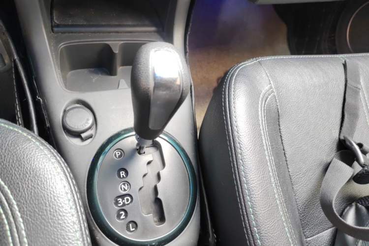 Used Suzuki Swift 2016 1.5L Automatic Fashionable Coolplay Edition Gear Lever