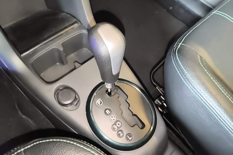 Used Suzuki Swift 2016 1.5L Automatic Fashionable Coolplay Edition Gear Lever