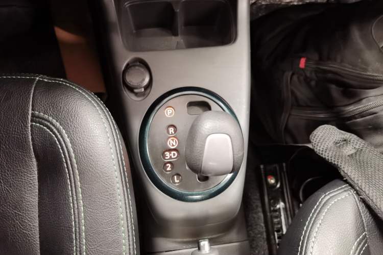 Used Suzuki Swift 2016 1.5L Automatic Fashionable Coolplay Edition Gear Lever