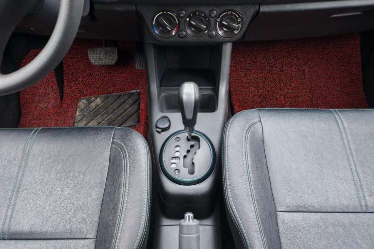 Used Suzuki Swift 2016 1.5L Automatic Fashionable Coolplay Edition Gear Lever