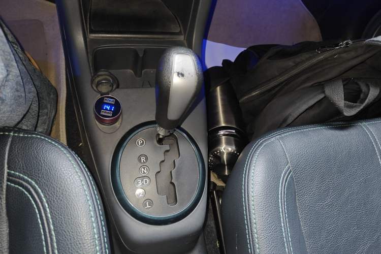 Used Suzuki Swift 2016 1.5L Automatic Fashionable Coolplay Edition Gear Lever