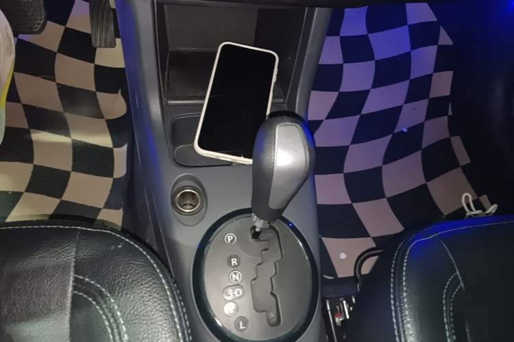 Used Suzuki Swift 2016 1.5L Automatic Fashionable Coolplay Edition Gear Lever