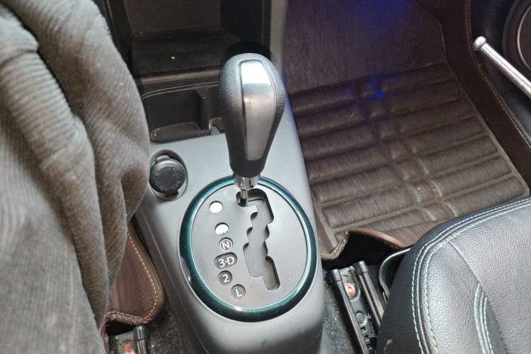 Used Suzuki Swift 2016 1.5L Automatic Fashionable Coolplay Edition Gear Lever