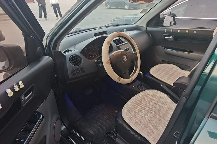 Used Suzuki Swift 2016 1.5L Automatic Fashionable Coolplay Edition Interior 2