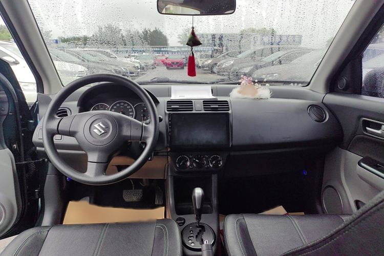 Used Suzuki Swift 2016 1.5L Automatic Fashionable Coolplay Edition Interior 4