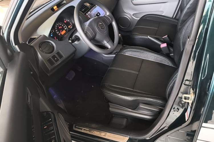 Used Suzuki Swift 2016 1.5L Automatic Fashionable Coolplay Edition Left Front Seat