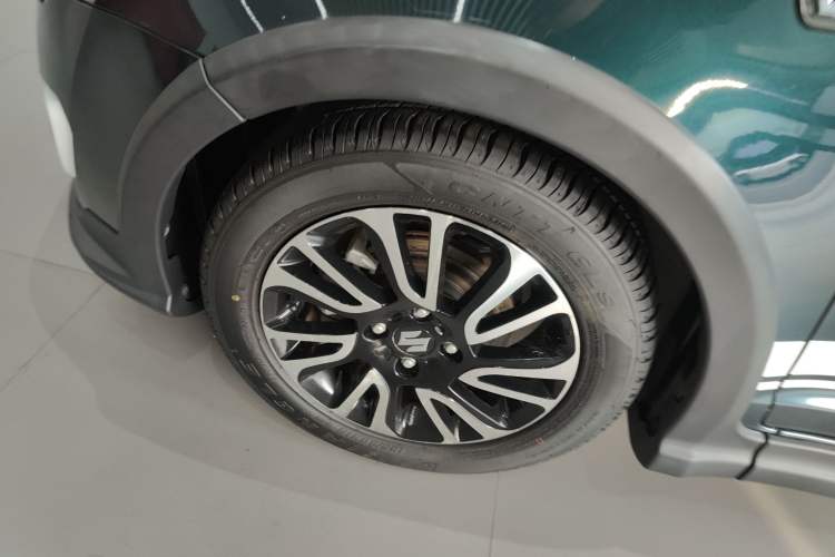 Used Suzuki Swift 2016 1.5L Automatic Fashionable Coolplay Edition Left Front Wheel Hub