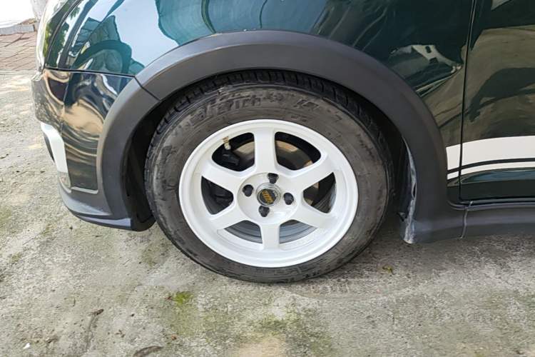 Used Suzuki Swift 2016 1.5L Manual Fashion Edition Cool Play Version Left Front Wheel Hub