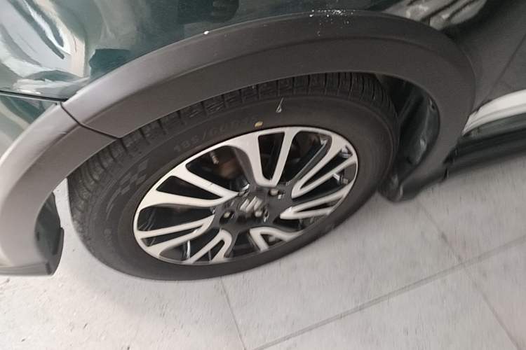 Used Suzuki Swift 2016 1.5L Automatic Fashionable Coolplay Edition Left Front Wheel Hub