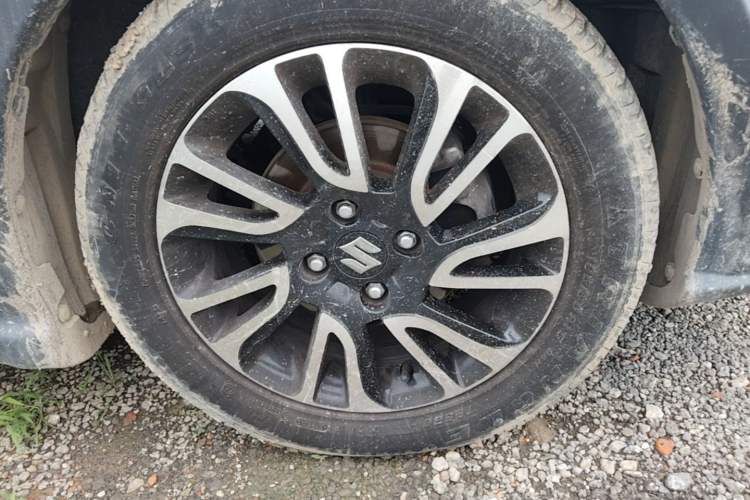 Used Suzuki Swift 2016 1.5L Automatic Fashionable Coolplay Edition Right Front Wheel Hub