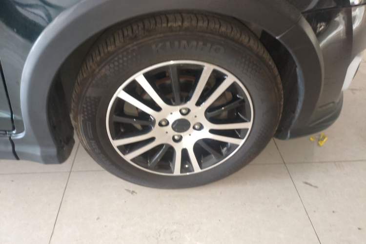 Used Suzuki Swift 2016 1.5L Automatic Fashionable Coolplay Edition Right Front Wheel Hub