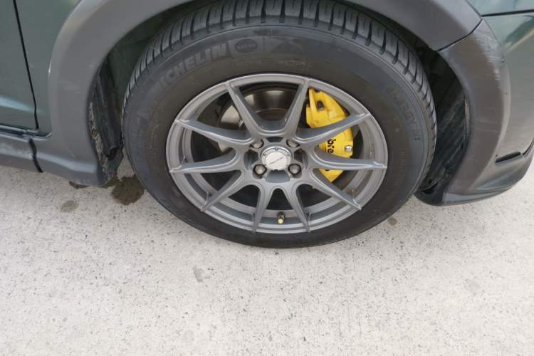 Used Suzuki Swift 2016 1.5L Automatic Fashionable Coolplay Edition Right Front Wheel Hub