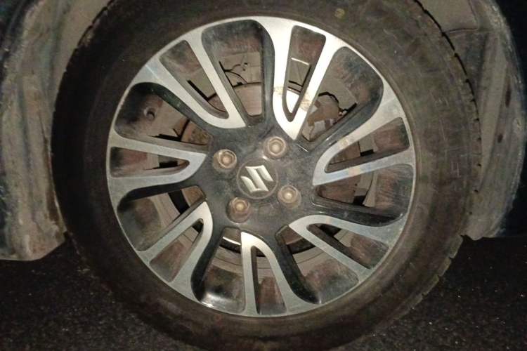 Used Suzuki Swift 2016 1.5L Automatic Fashionable Coolplay Edition Right Front Wheel Hub