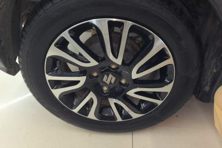 Used Suzuki Swift 2016 1.5L Automatic Fashionable Coolplay Edition Right Rear Wheel Hub