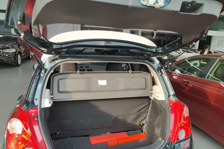 Used Suzuki Swift 2016 1.5L Automatic Fashionable Coolplay Edition Trunk
