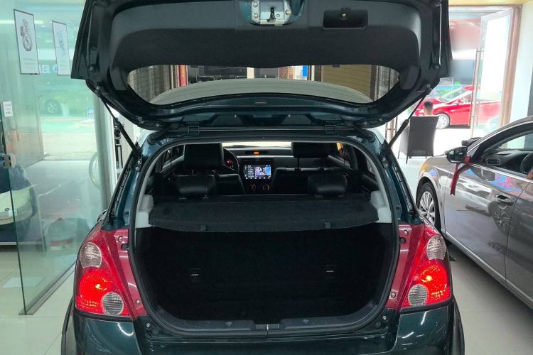 Used Suzuki Swift 2016 1.5L Automatic Fashionable Coolplay Edition Trunk