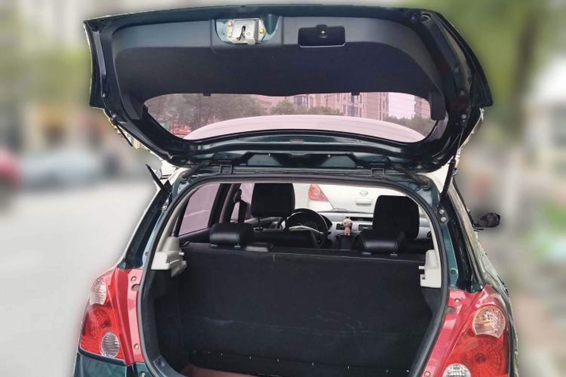 Used Suzuki Swift 2016 1.5L Automatic Fashionable Coolplay Edition Trunk