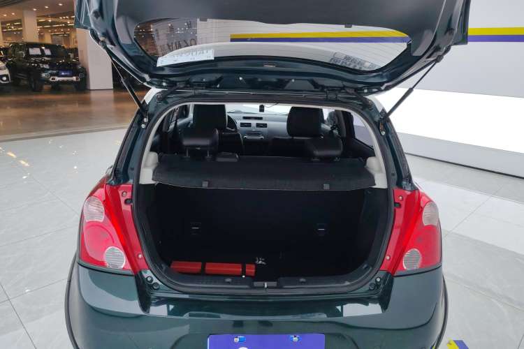 Used Suzuki Swift 2016 1.5L Automatic Fashionable Coolplay Edition Trunk