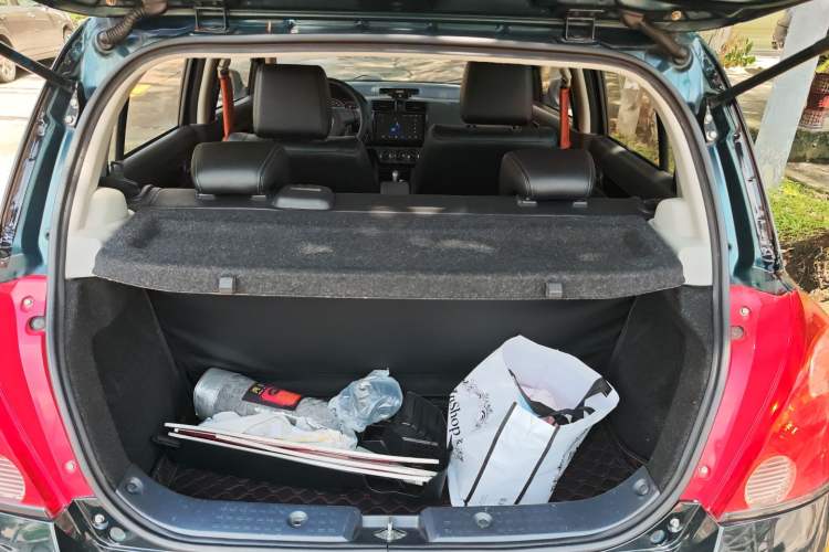 Used Suzuki Swift 2016 1.5L Automatic Fashionable Coolplay Edition Trunk