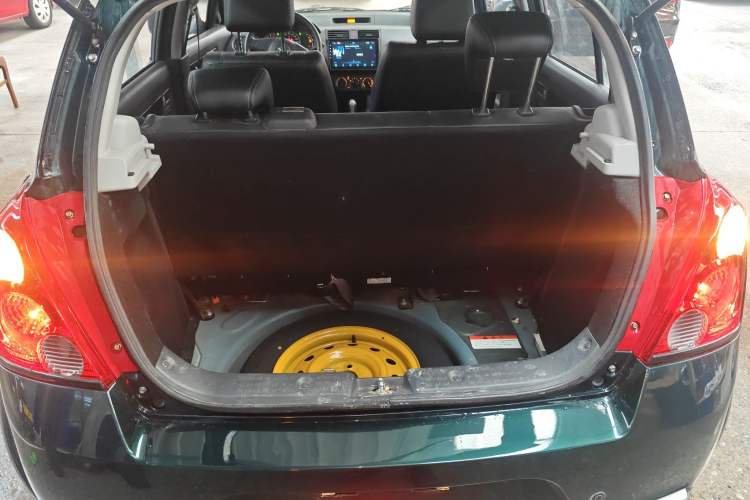 Used Suzuki Swift 2016 1.5L Automatic Fashionable Coolplay Edition Trunk