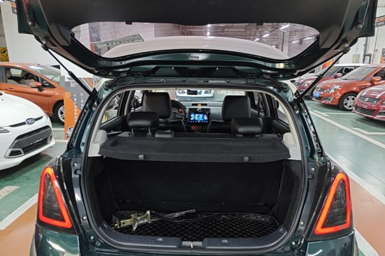 Used Suzuki Swift 2016 1.5L Automatic Fashionable Coolplay Edition Trunk