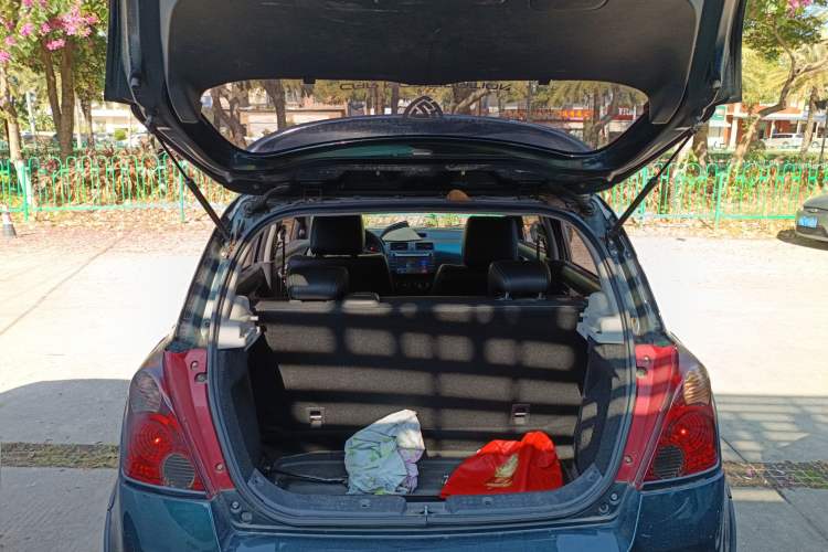 Used Suzuki Swift 2016 1.5L Automatic Fashionable Coolplay Edition Trunk