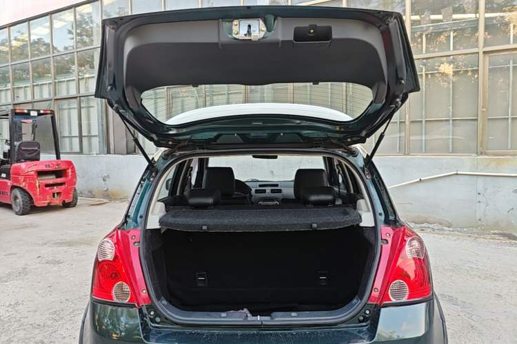 Used Suzuki Swift 2016 1.5L Automatic Fashionable Coolplay Edition Trunk