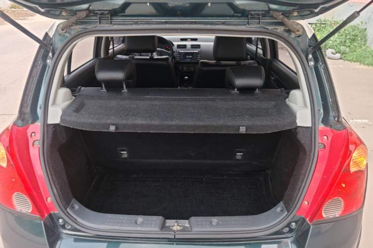 Used Suzuki Swift 2016 1.5L Manual Fashion Edition Cool Play Version Trunk