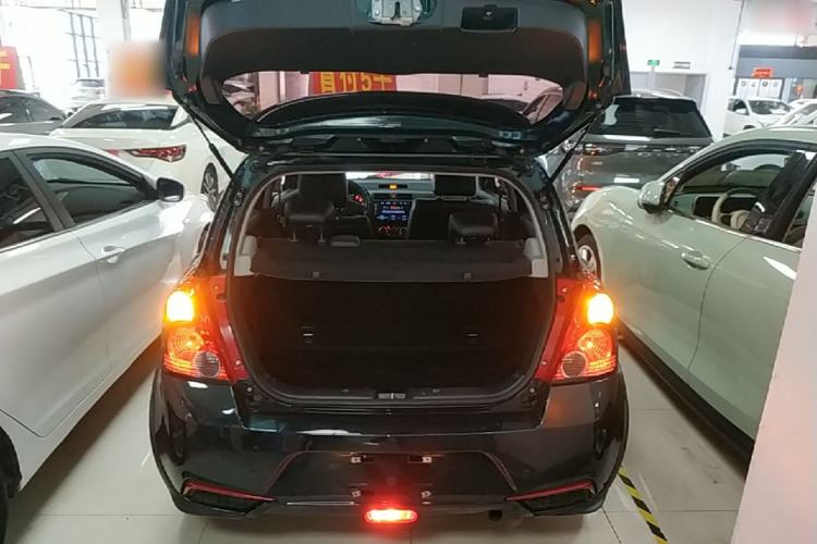 Used Suzuki Swift 2016 1.5L Automatic Fashionable Coolplay Edition Trunk