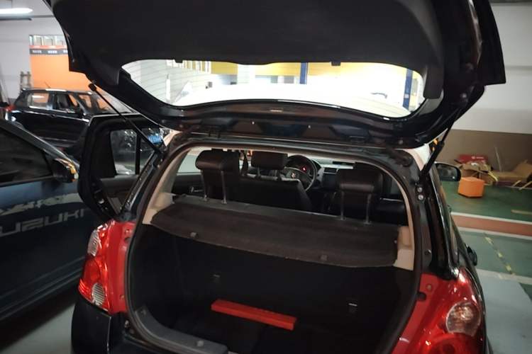Used Suzuki Swift 2016 1.5L Automatic Fashionable Coolplay Edition Trunk