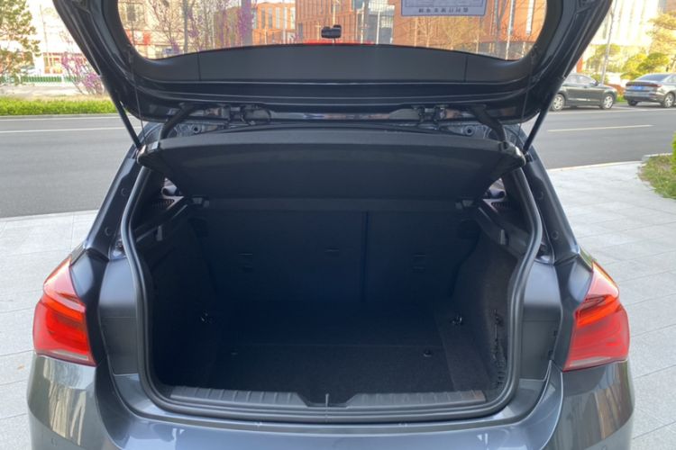 Used Suzuki Swift 2016 1.5L Manual Fashion Edition Cool Play Version Trunk