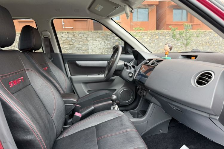 Used Suzuki Swift 2016 1.5L Manual Fashion Model Interior 5