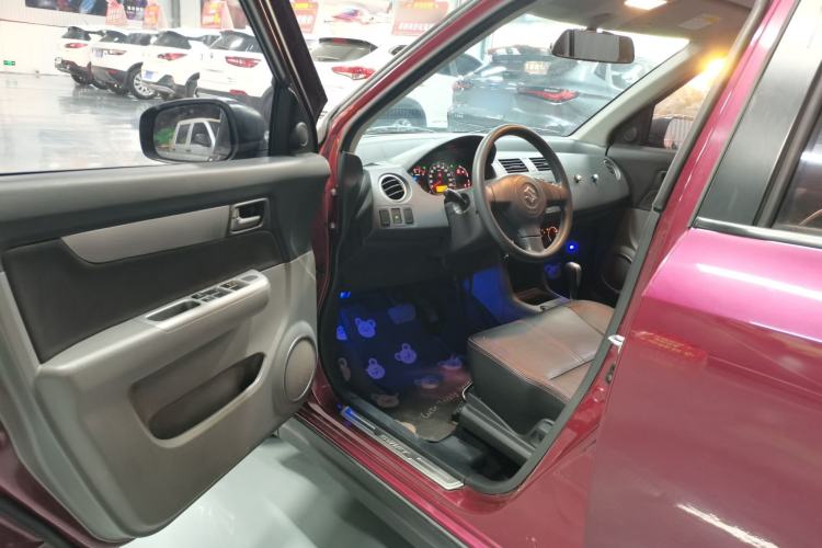 Used Suzuki Swift 2016 1.5L Automatic Fashionable Coolplay Edition Driver Seat