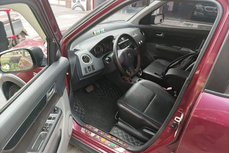 Used Suzuki Swift 2016 1.5L Automatic Fashionable Coolplay Edition Driver Seat