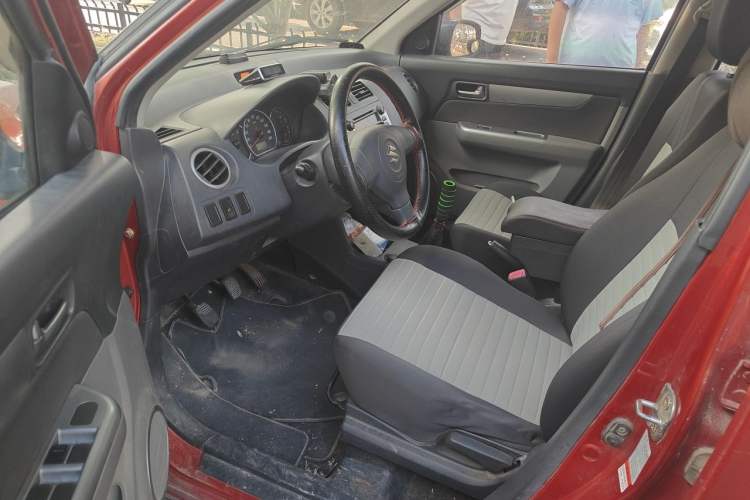 Used Suzuki Swift 2016 1.5L Manual Fashion Model Driver Seat