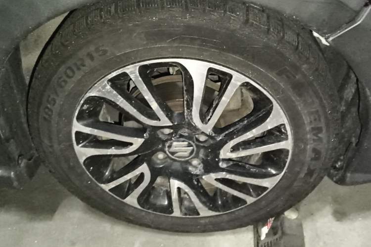 Used Suzuki Swift 2016 1.5L Automatic Fashionable Coolplay Edition Right Front Wheel Hub